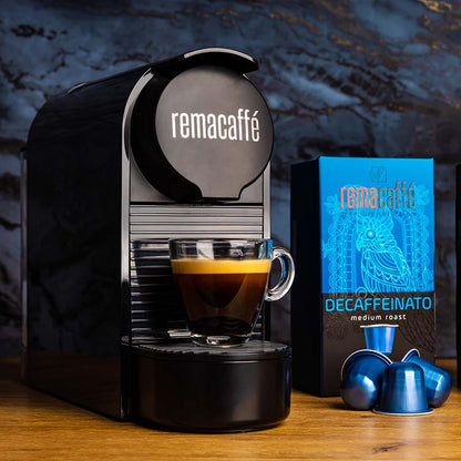 aparat de cafea REMACAFÉ Alfa Slim, cu un cadou de 50 de capsule